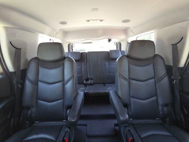 Used 2019 Cadillac Escalade Luxury image 18