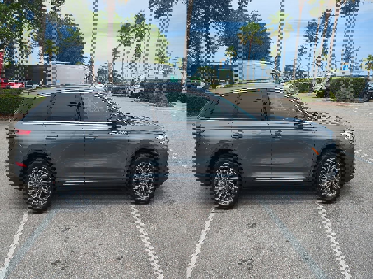 New 2025 Lincoln Corsair Reserve image 3
