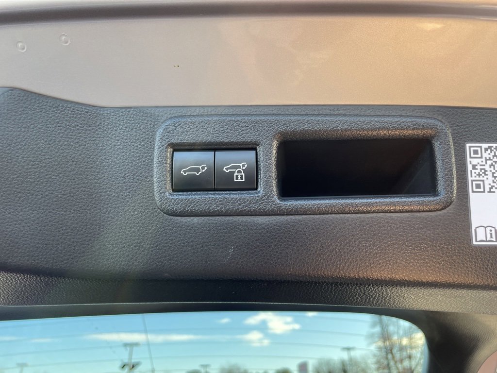 Certified 2024 Toyota Venza XLE image 18