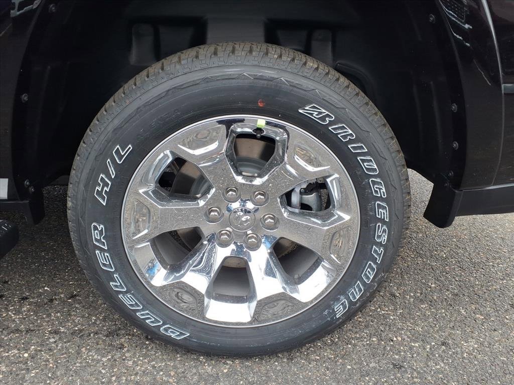 New 2026 RAM 1500 4x4 Crew Cab image 11