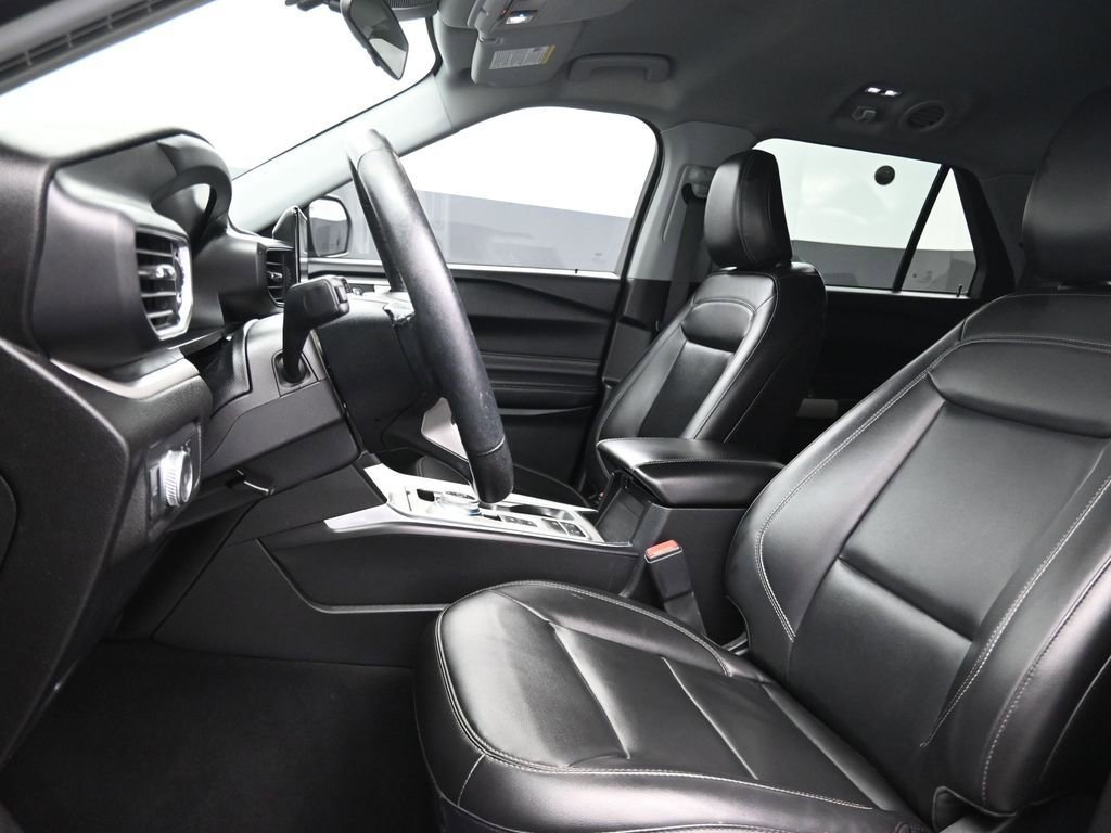 Used 2022 Ford Explorer XLT w/ Equipment Group 202A image 17