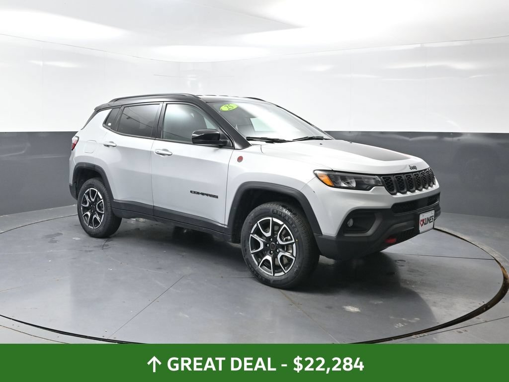 Used 2025 Jeep Compass Trailhawk AWD/4WD image 5