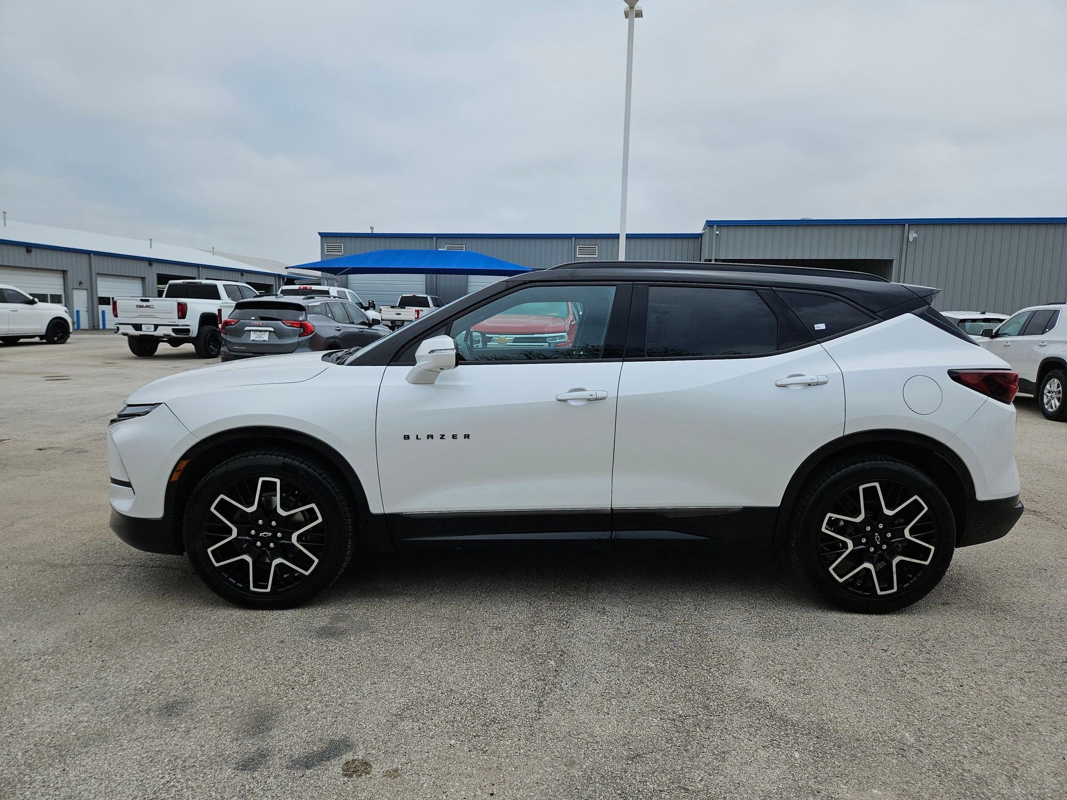 Certified 2023 Chevrolet Blazer RS w/ Driver Confidence II Package AWD/4WD image 6