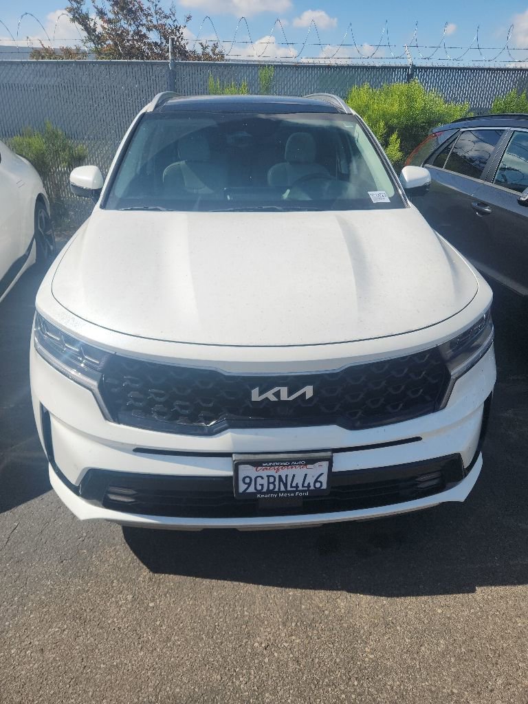 Certified 2023 Kia Sorento SX Prestige w/ Panoramic Sunroof Package AWD/4WD image 2