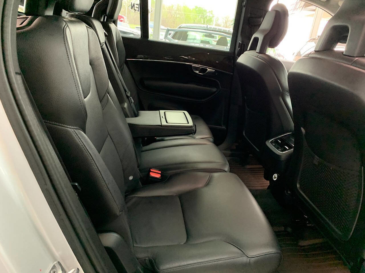 Used 2016 Volvo XC90 T6 Momentum w/ Momentum Plus Package AWD/4WD image 13