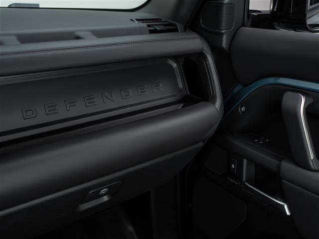 Used 2025 Land Rover Defender 110 S image 31