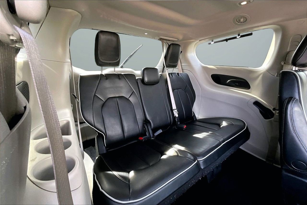 Certified 2022 Chrysler Pacifica Limited image 26