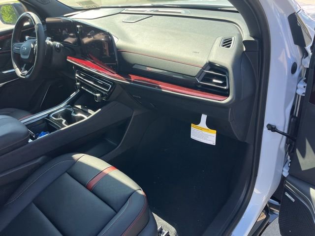 New 2026 Chevrolet Traverse RS w/ LPO, Floor Liner Package FWD image 38