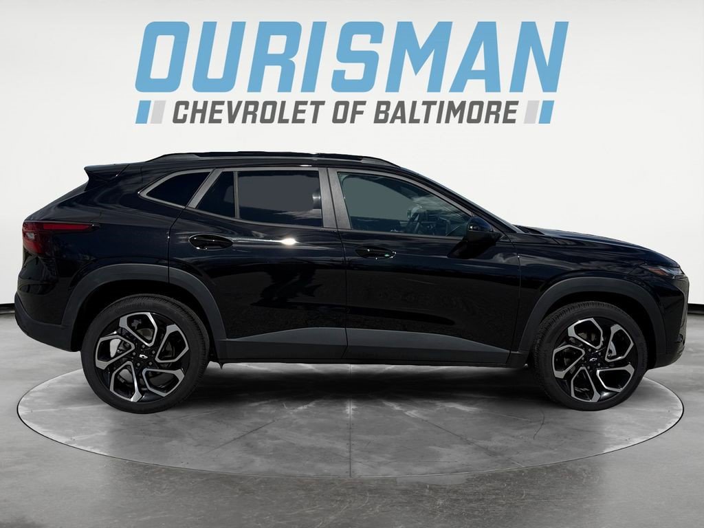 Certified 2025 Chevrolet Trax RS w/ Sunroof Package FWD image 8