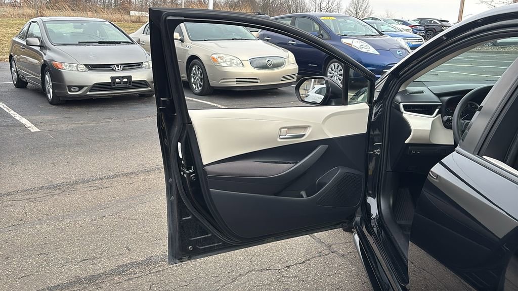 Used 2021 Toyota Corolla LE image 11