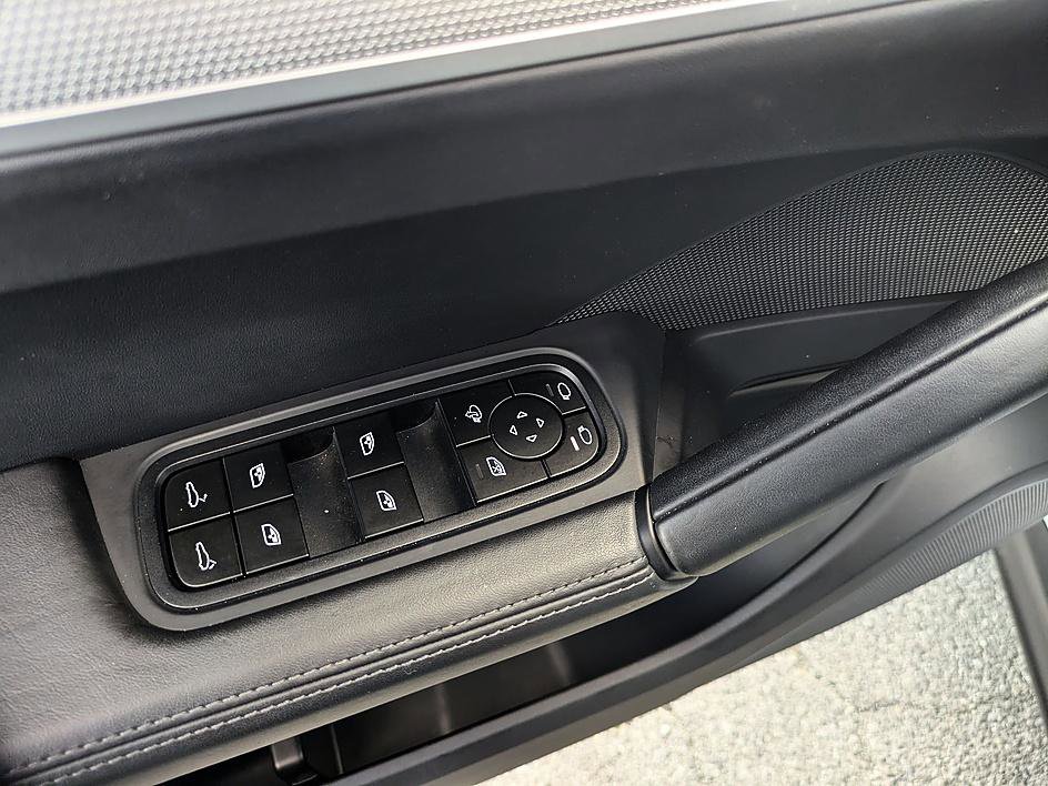 Used 2024 Porsche Cayenne image 26
