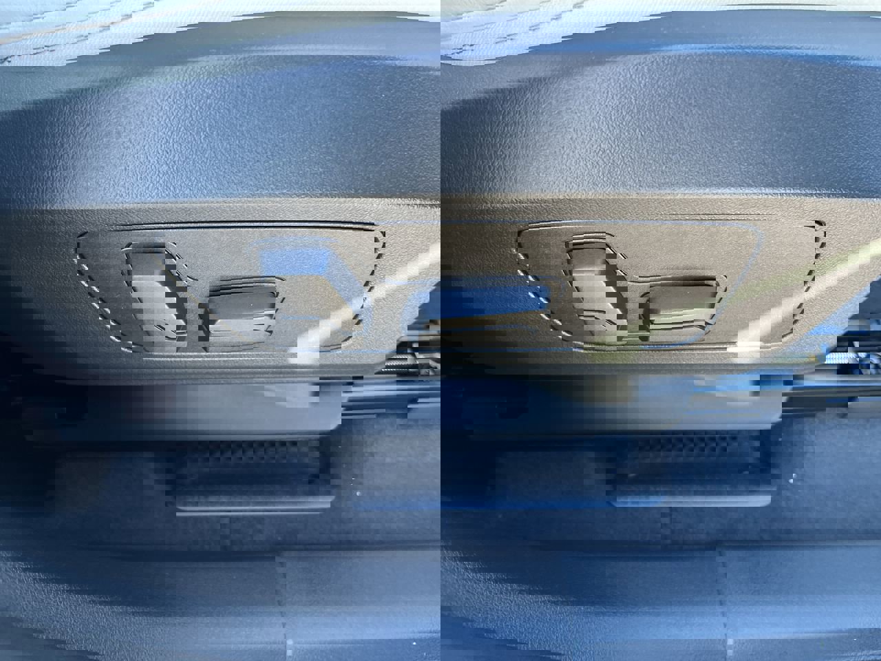 New 2026 BMW X1 xDrive28i w/ Technology Package image 37