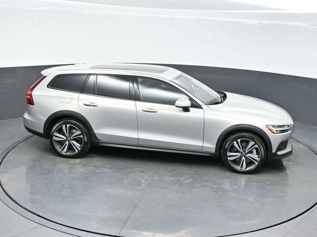 Used 2025 Volvo V60 B5 Cross Country Plus AWD/4WD image 31