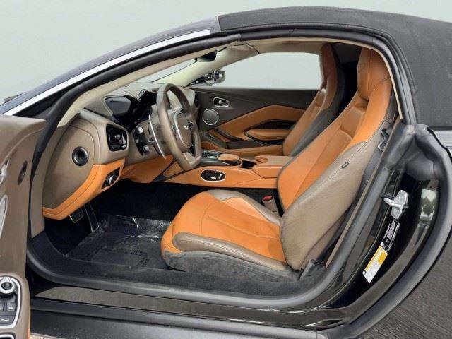 Used 2022 Aston Martin V8 Vantage Roadster RWD image 19