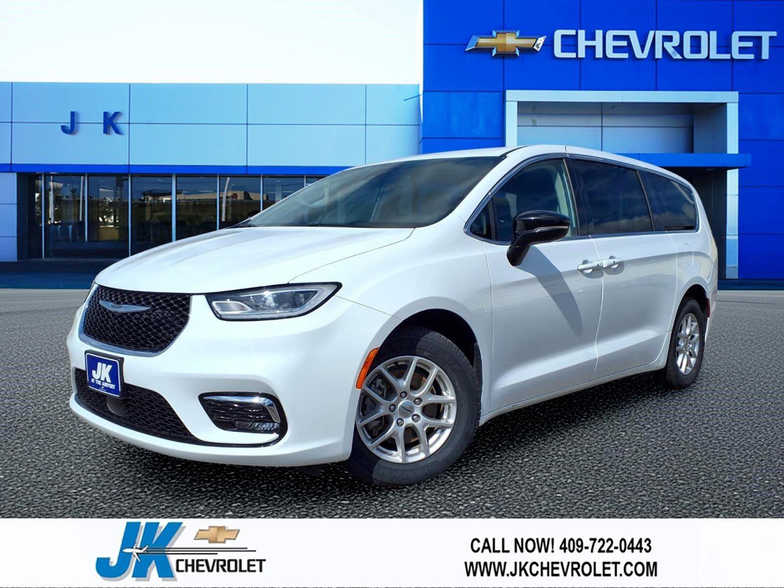 Used 2024 Chrysler Pacifica Touring-L