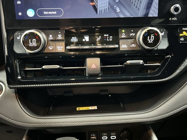 Used 2024 Toyota Highlander XSE AWD/4WD image 17