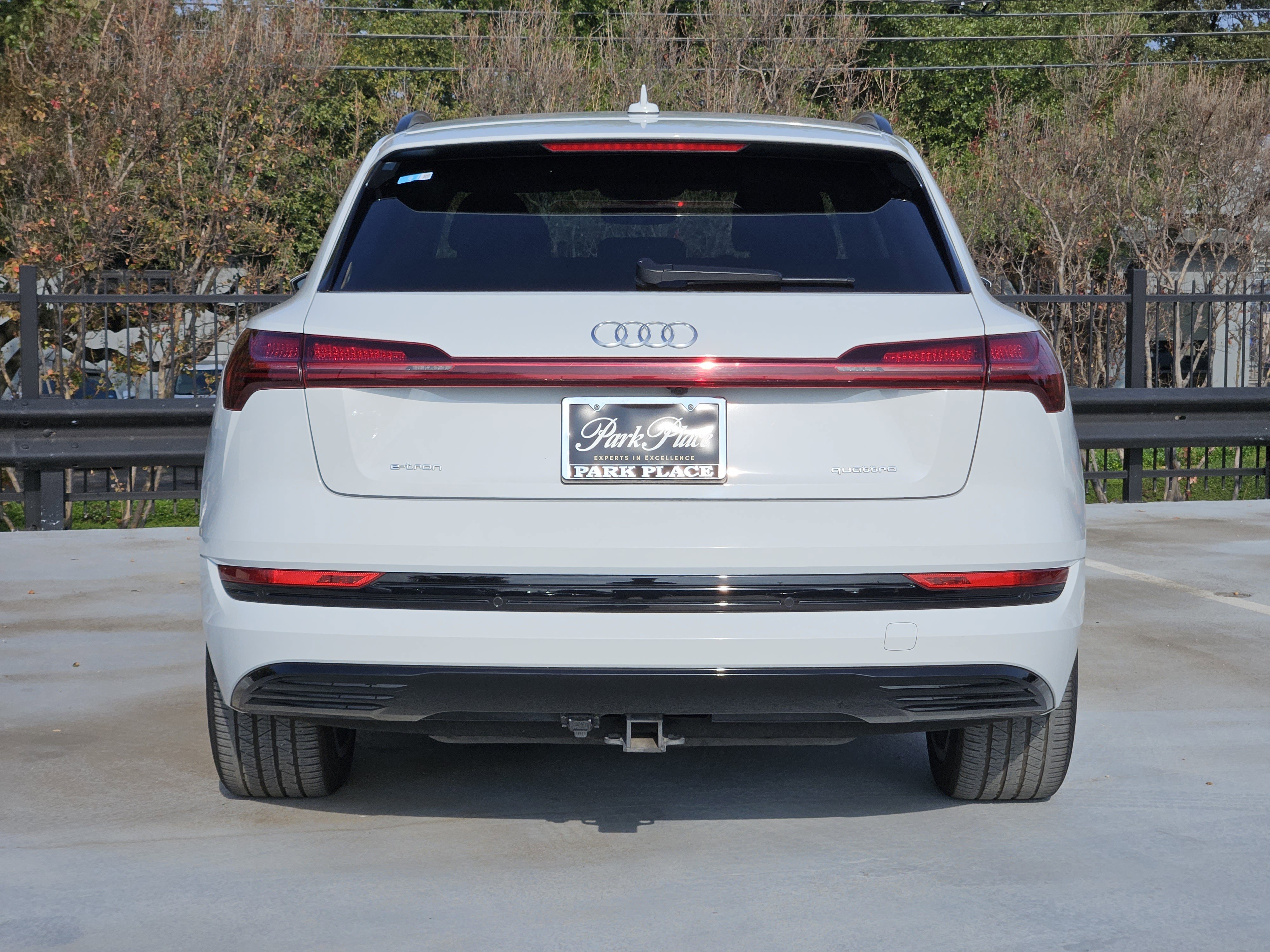 Used 2021 Audi e-tron Prestige w/ Prestige Package image 8