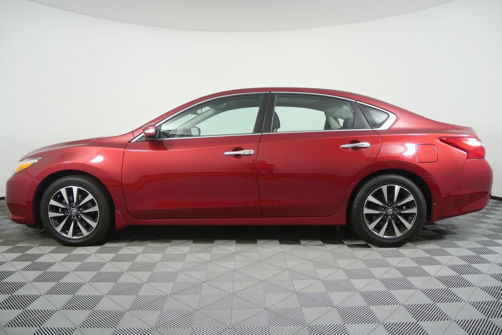Used 2016 Nissan Altima 2.5 SV w/ Convenience Package FWD image 6