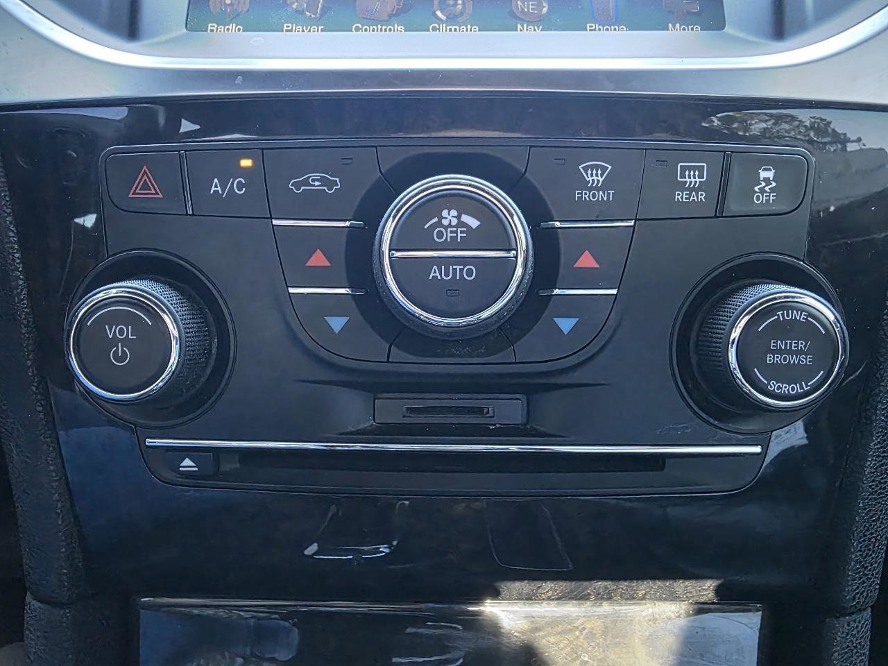 Used 2014 Chrysler 300 C AWD/4WD image 22