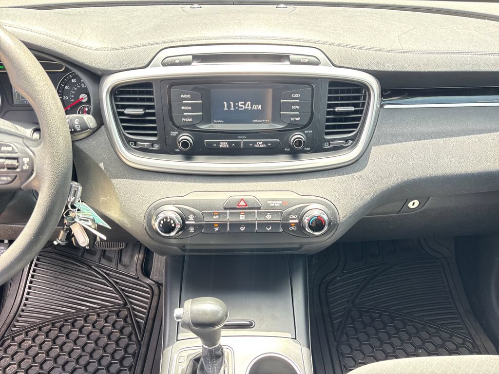 Used 2017 Kia Sorento FWD image 23