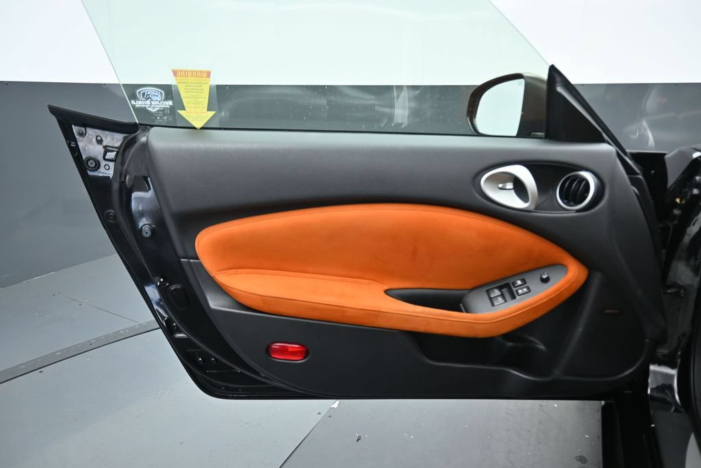 Used 2016 Nissan 370Z Touring RWD image 9