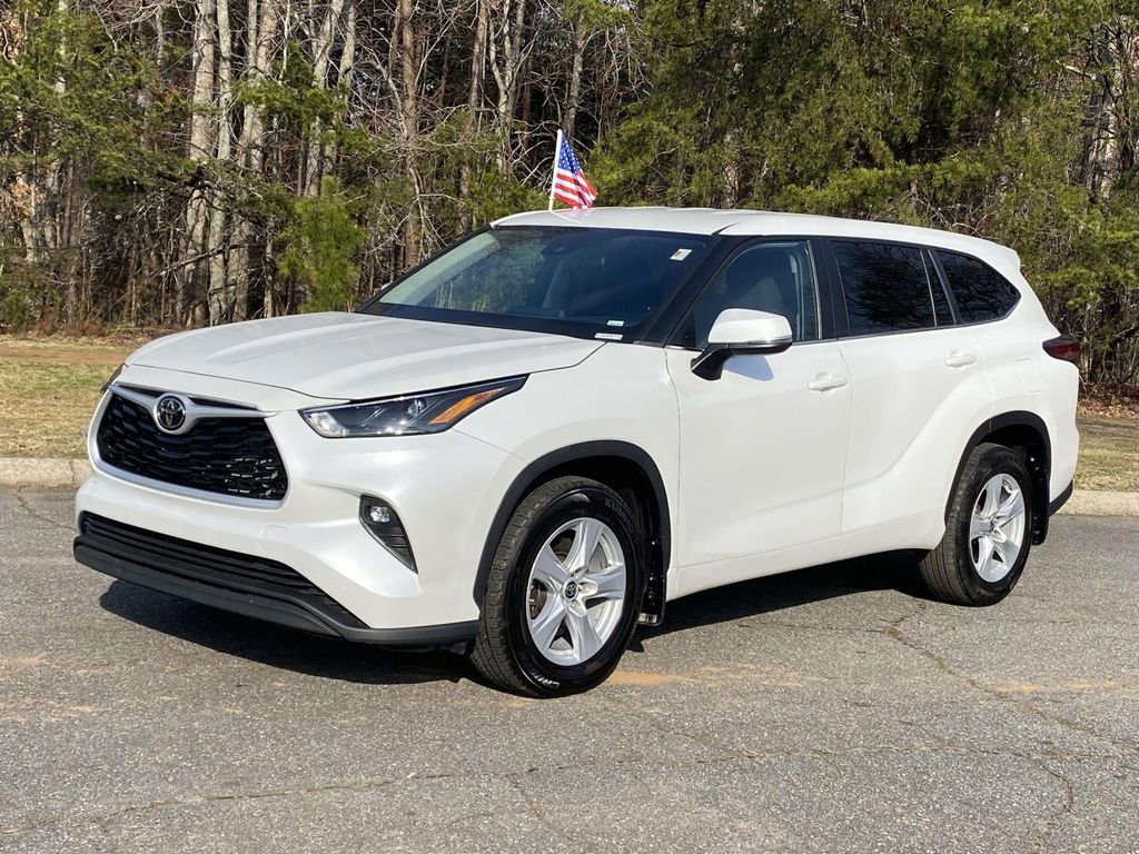 Used 2023 Toyota Highlander LE AWD/4WD video 1
