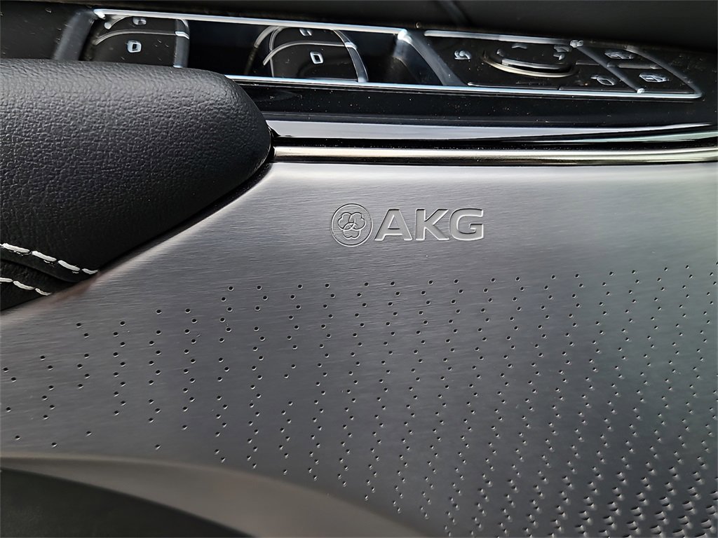 New 2024 Cadillac Lyriq Luxury image 22