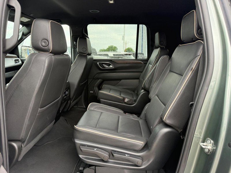 Used 2023 Chevrolet Suburban Premier AWD/4WD image 11
