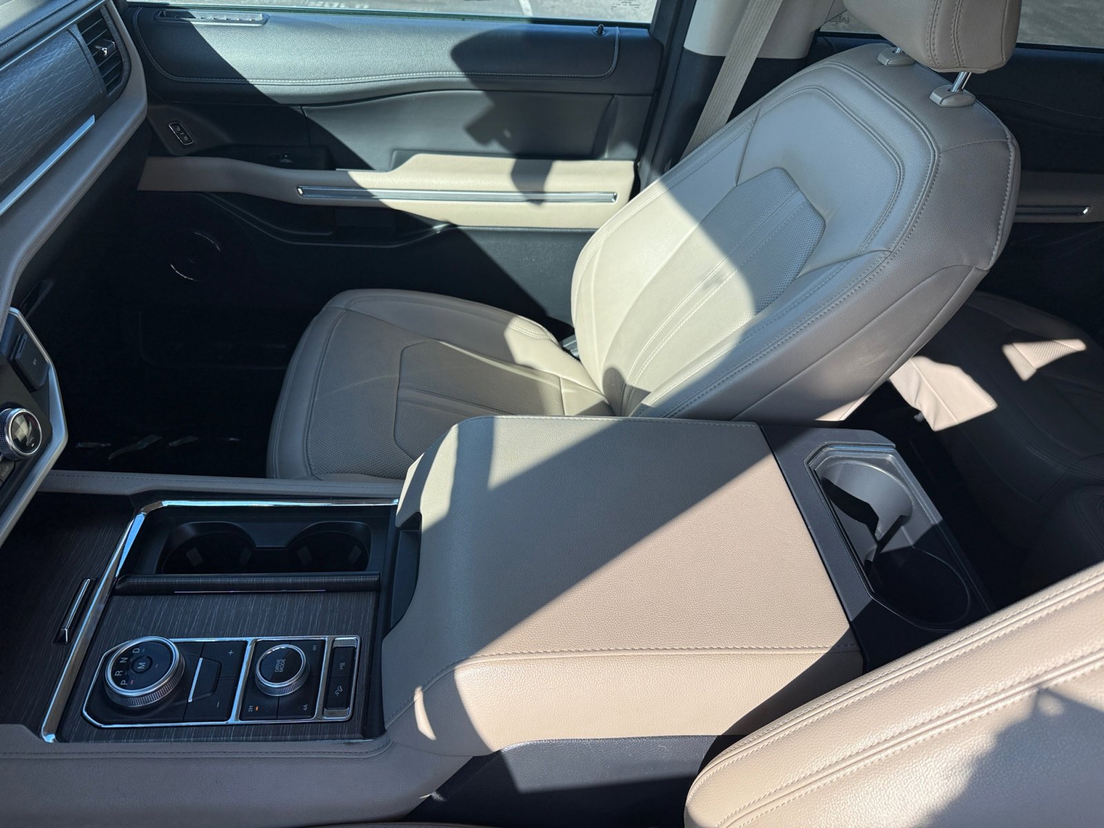 Used 2023 Ford Expedition Max Limited image 14