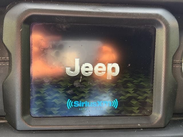 Used 2020 Jeep Gladiator Overland AWD/4WD image 12