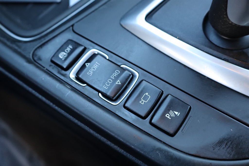 Used 2013 BMW 335i xDrive Sedan AWD/4WD image 33