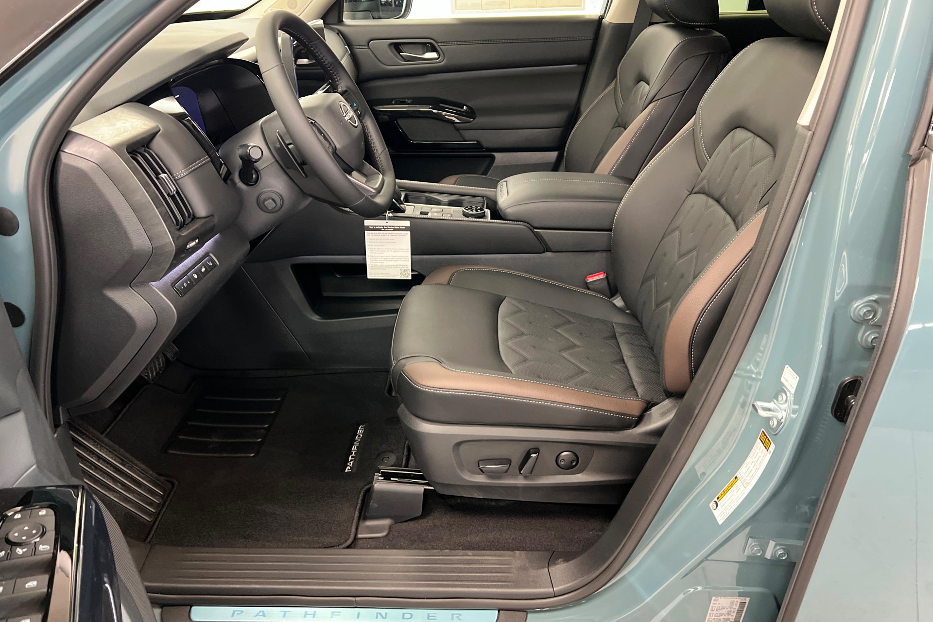 New 2026 Nissan Pathfinder Platinum image 17