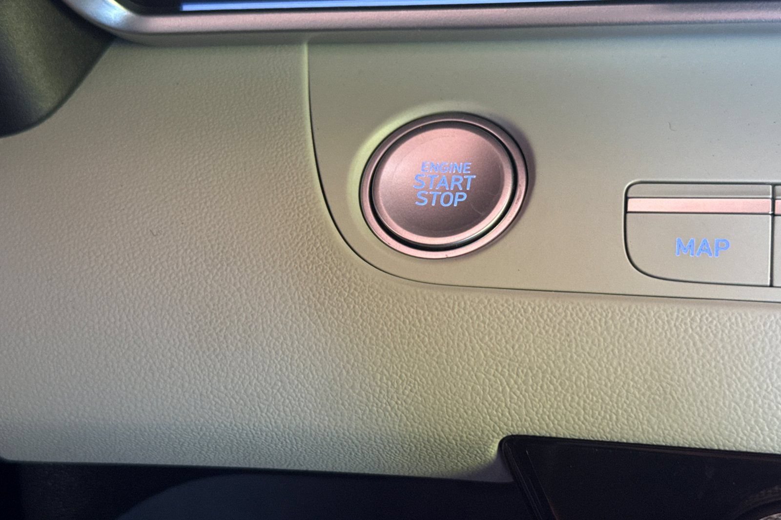 Used 2025 Hyundai Elantra Limited FWD image 28
