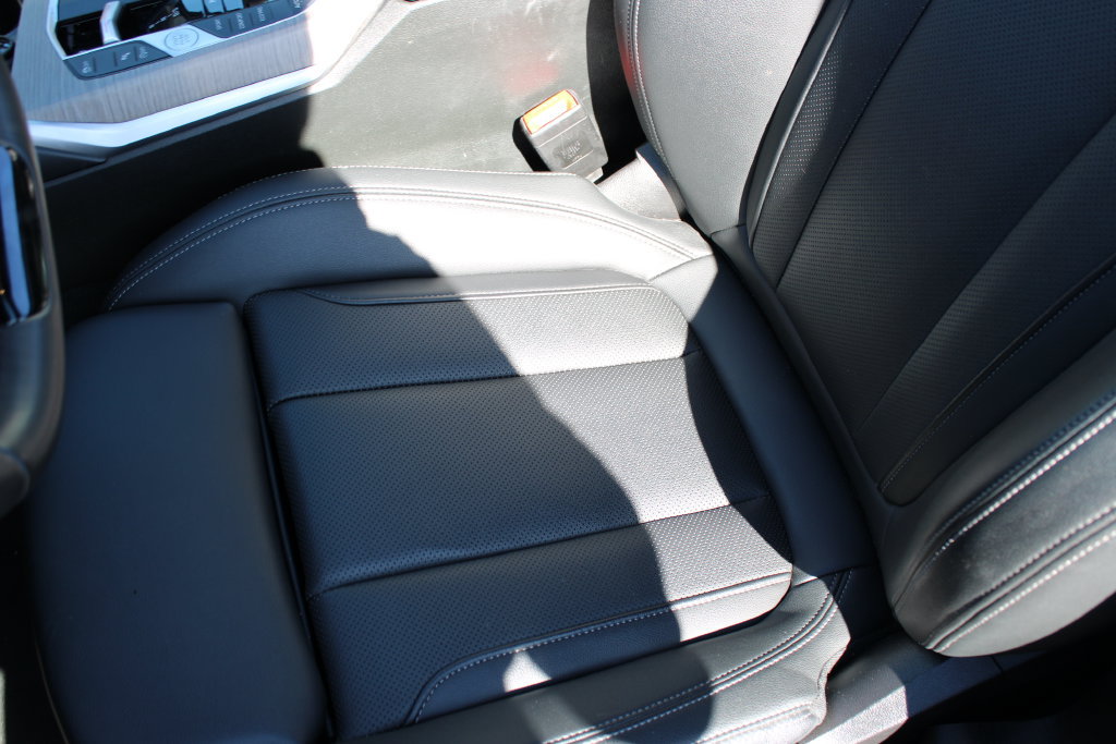 Used 2025 BMW 330i Sedan RWD image 11