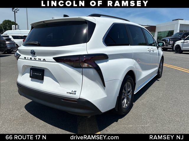 Used 2023 Toyota Sienna LE FWD image 7