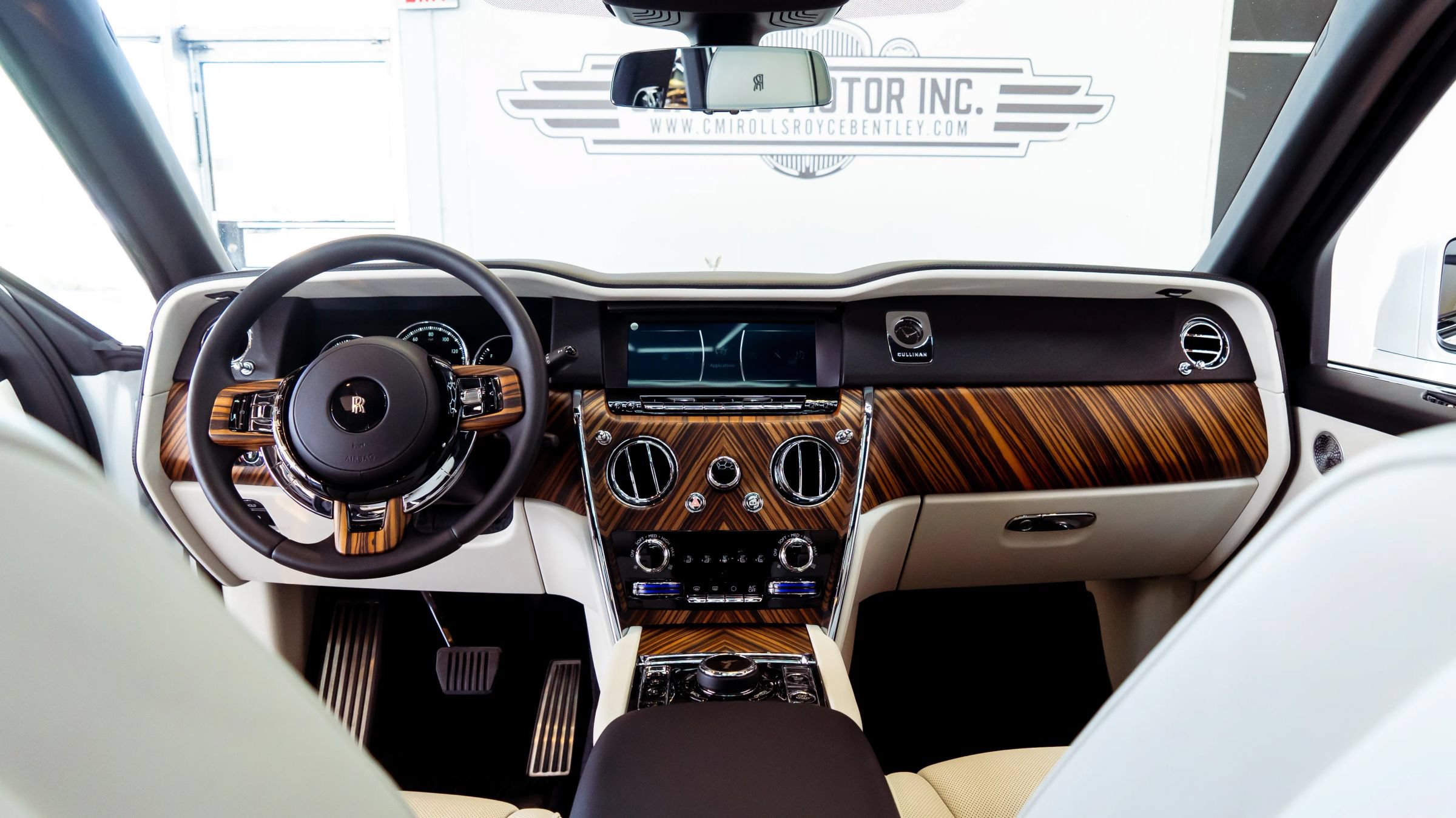 Used 2019 Rolls-Royce Cullinan AWD/4WD image 17