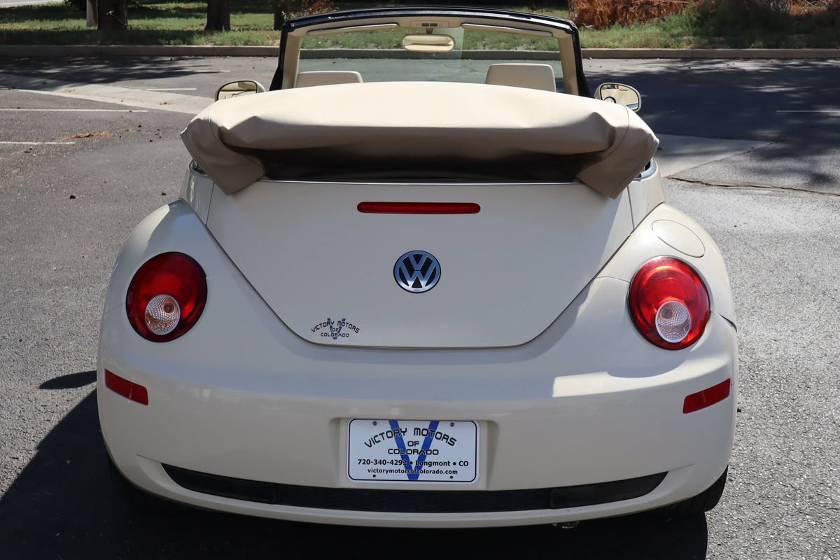 Used 2008 Volkswagen Beetle SE FWD image 6