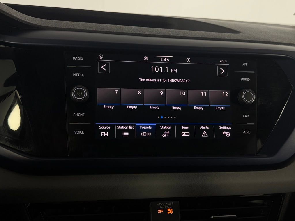 Used 2023 Volkswagen Taos SE w/ Panoramic Sunroof Package image 17