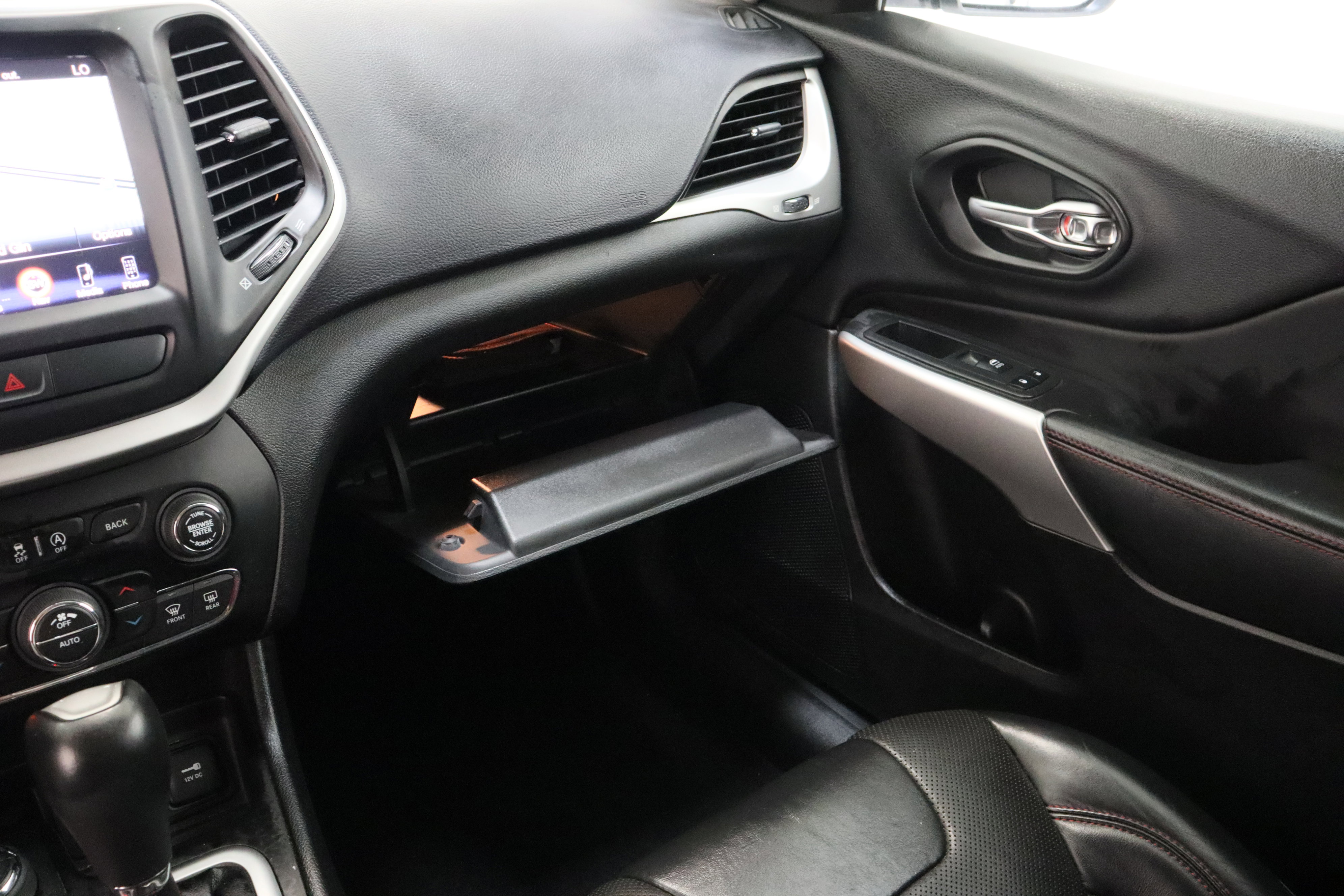 Used 2018 Jeep Cherokee Trailhawk w/ Quick Order Package 27L image 26