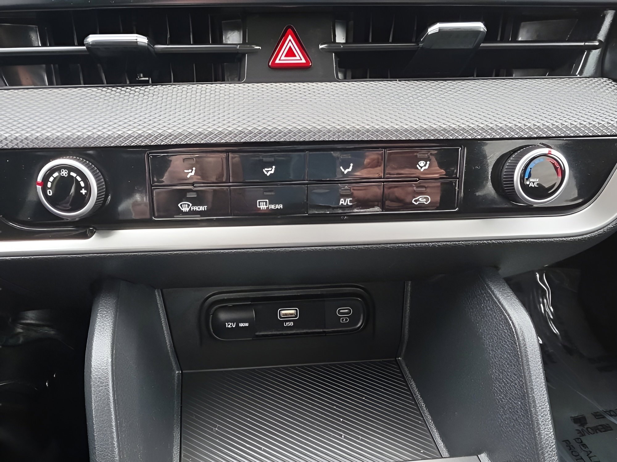 Used 2025 Kia Sportage LX image 20