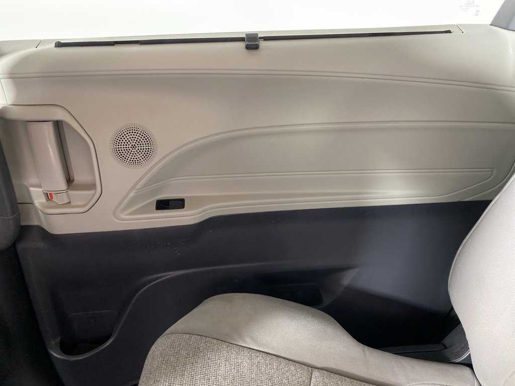 Used 2023 Toyota Sienna LE image 31