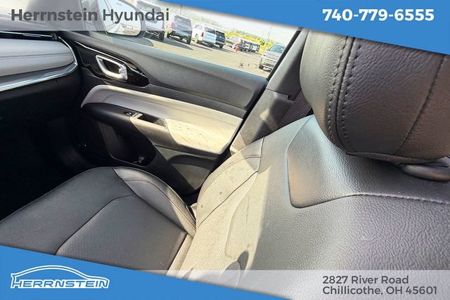 Used 2023 Jeep Compass Limited w/ Sun and Sound Group AWD/4WD image 11