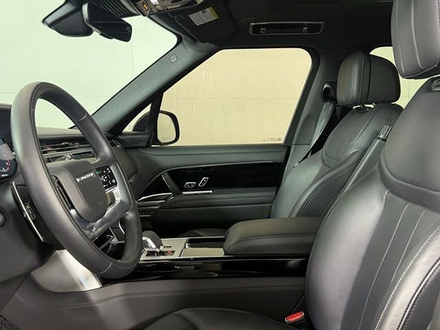 Certified 2025 Land Rover Range Rover SE image 5
