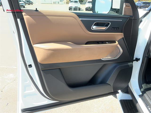 Used 2025 INFINITI QX80 Sensory image 36