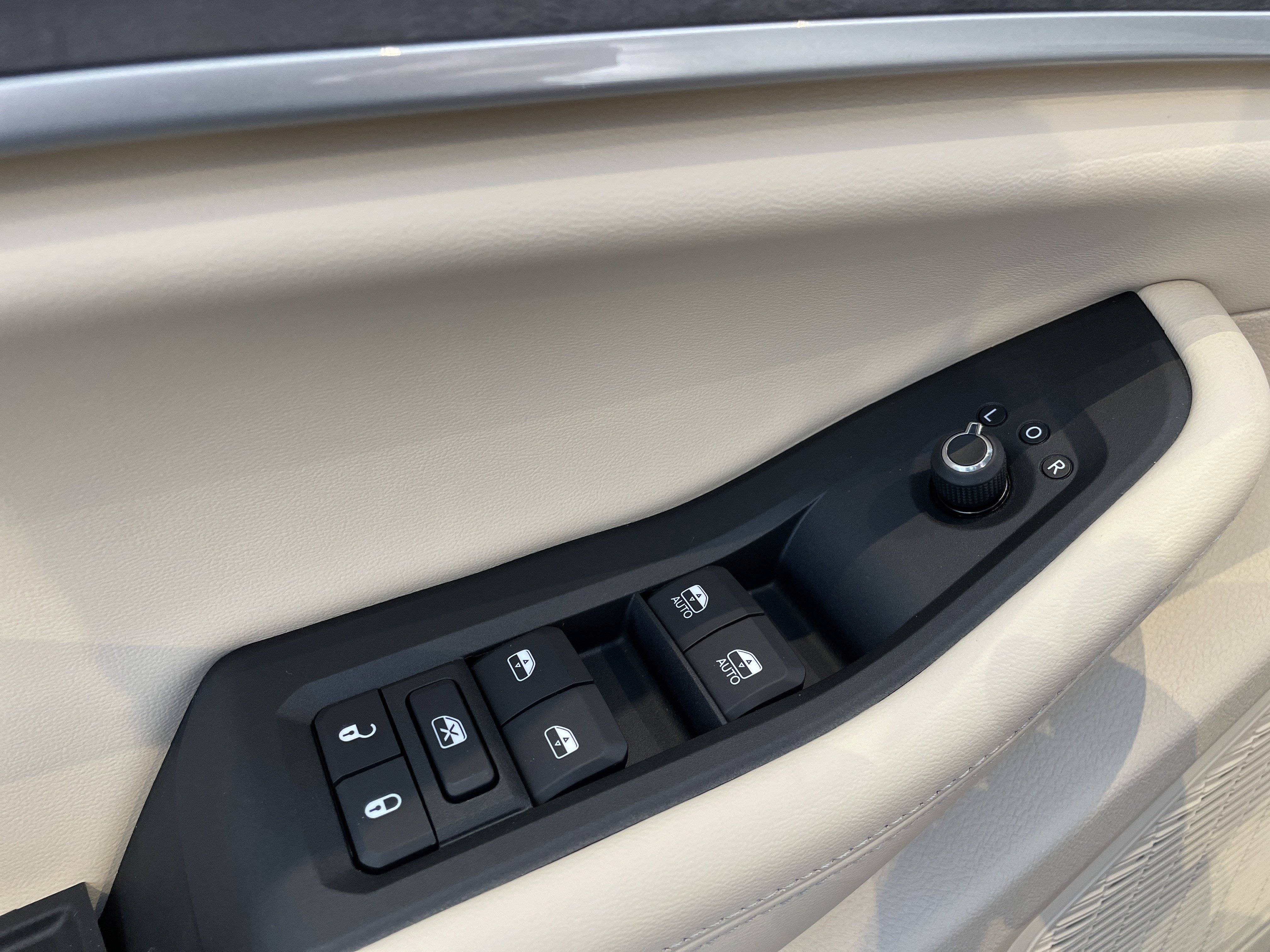 New 2025 Jeep Grand Cherokee Limited w/ Luxury Tech Group II image 15