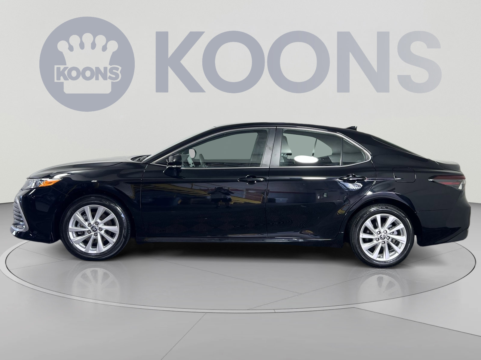 Used 2023 Toyota Camry LE FWD image 2
