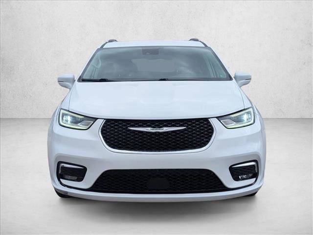 Used 2021 Chrysler Pacifica Touring-L w/ Uconnect Theater Family Group FWD image 2