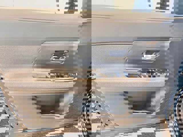 Used 2025 Nissan Kicks SV image 16