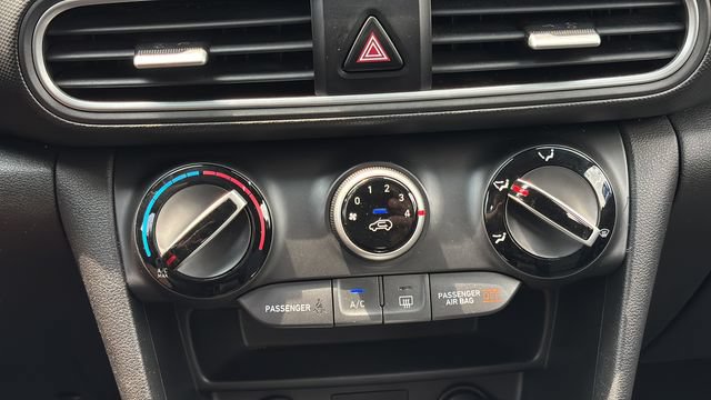 Used 2020 Hyundai Kona SE AWD/4WD image 16