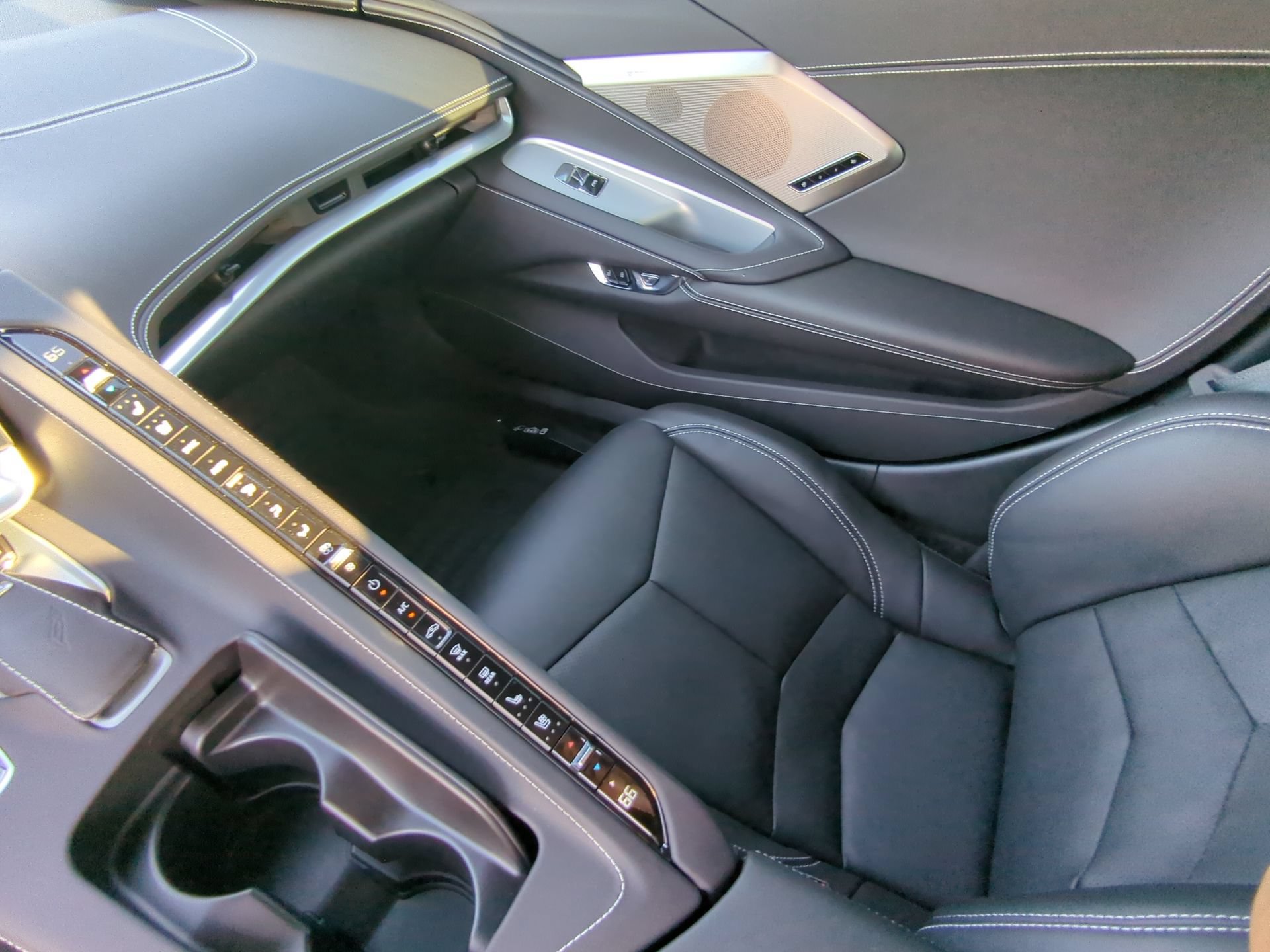 Used 2022 Chevrolet Corvette Stingray Preferred Cpe w/ Z51 Performance Package RWD image 52